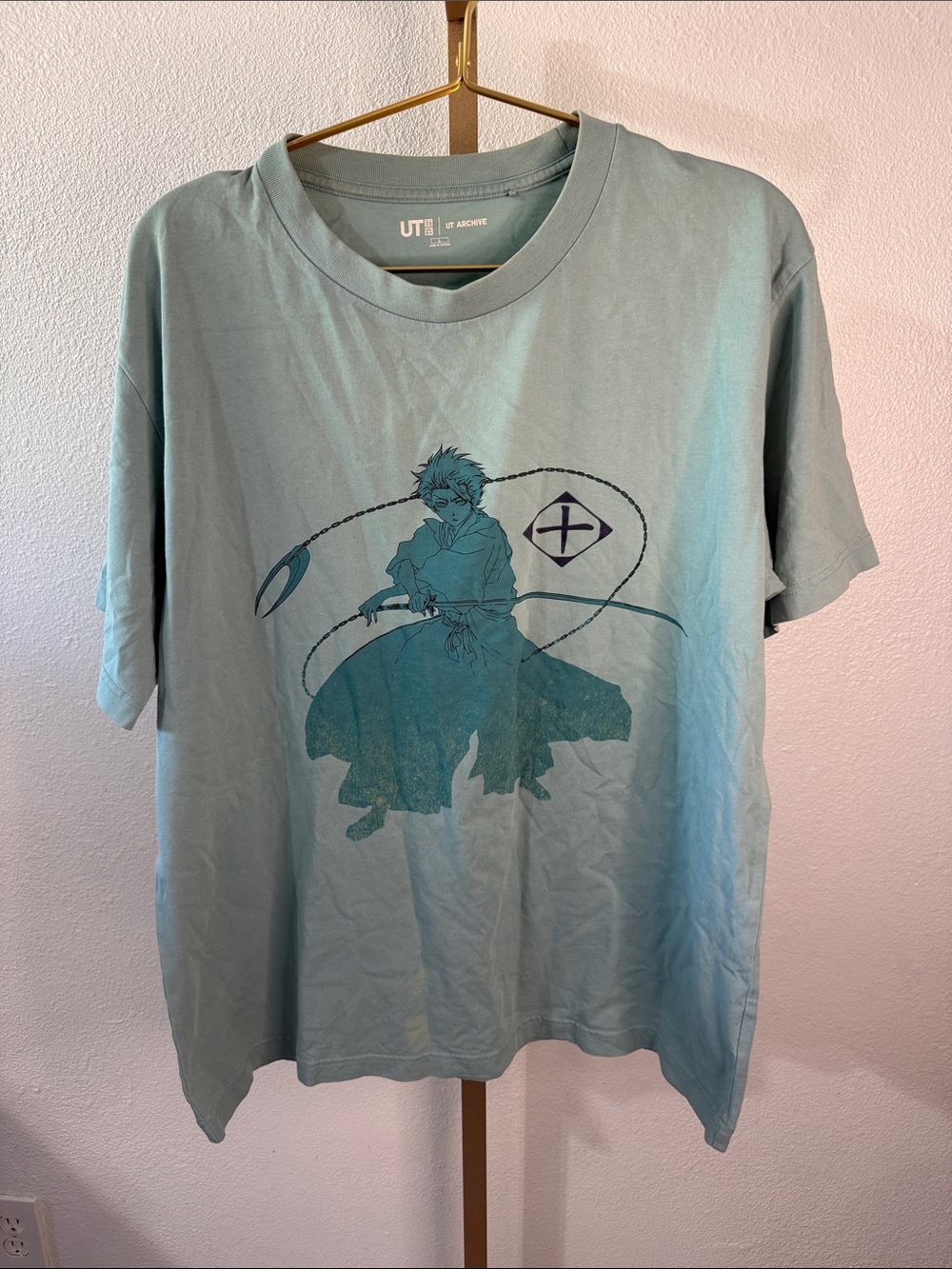 Uniqlo UT Men’s Light Teal Graphic Short-Sleeve Tee- Large